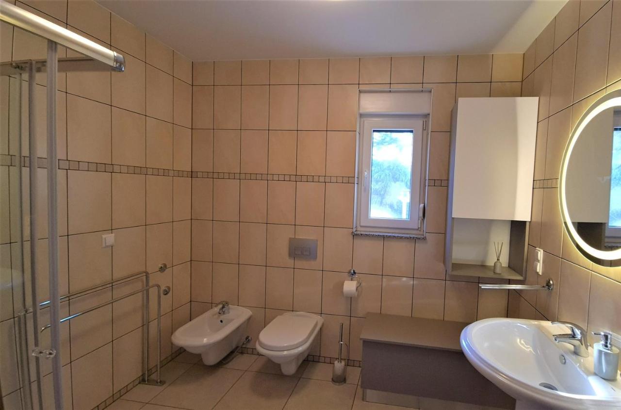 Apartments Biba Malinska Eksteriør billede