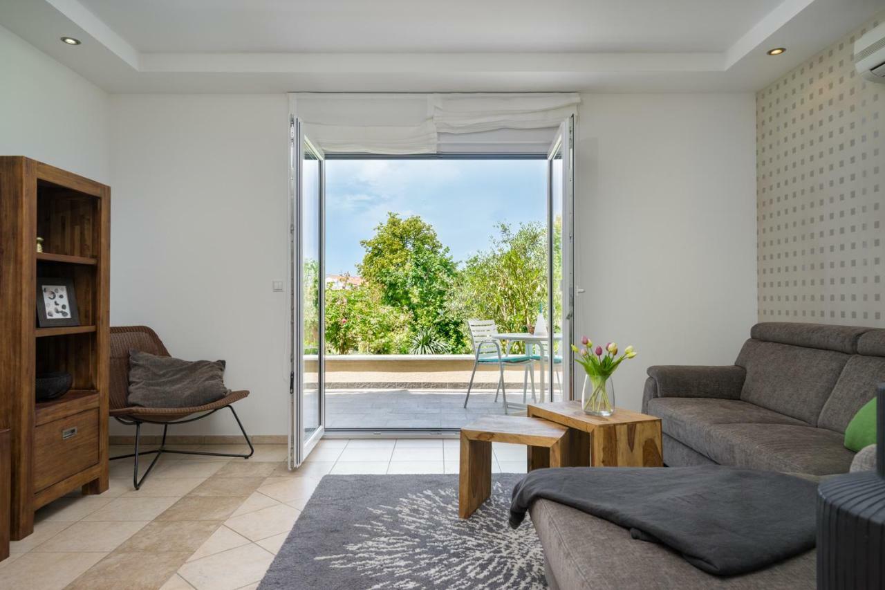 Apartments Biba Malinska Eksteriør billede