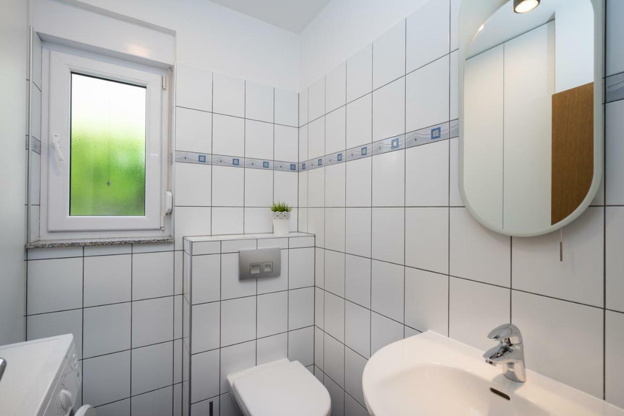 Apartments Biba Malinska Eksteriør billede